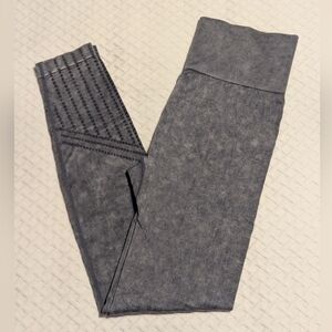 FREELY Seamless Gray Athletic Leggings  Workout Yoga Women's Size Small.